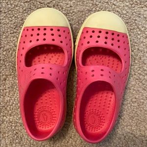 Toddler girls Native Juniper Mary Janes size 7